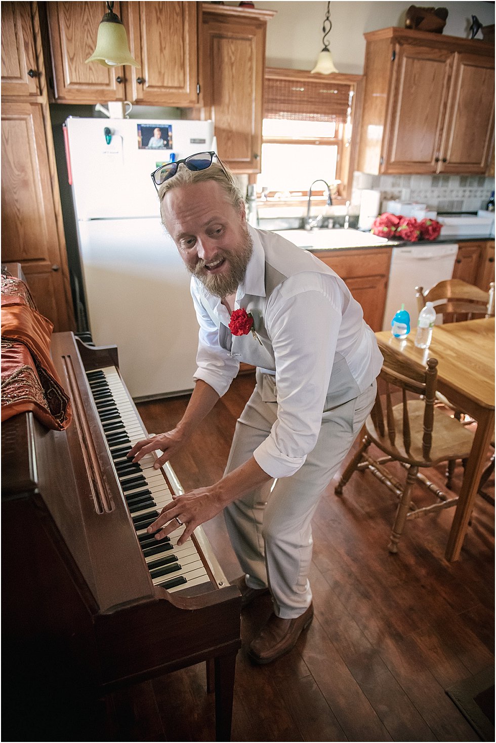 groom playing piano